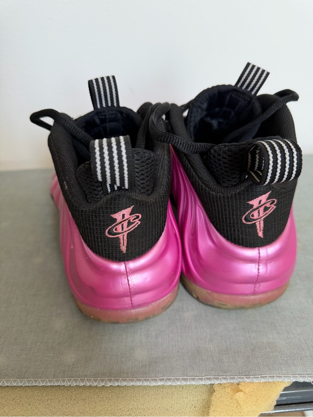 Nike pink Foamposite - Picture 5 of 8